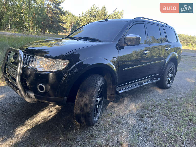 2010 mitsubishi pajero sport