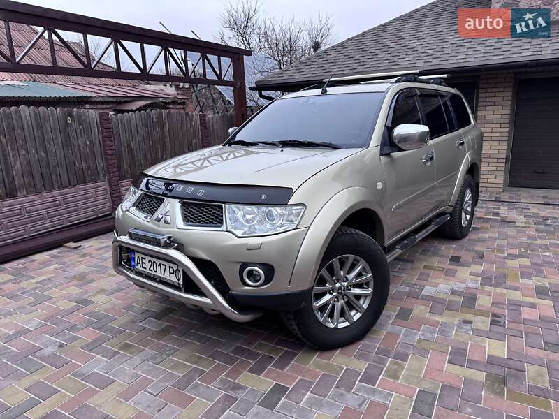 2010 mitsubishi pajero sport