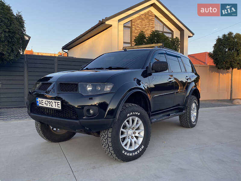 2010 mitsubishi pajero sport