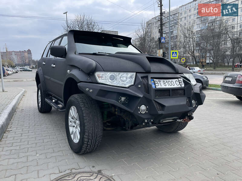 2010 mitsubishi pajero sport