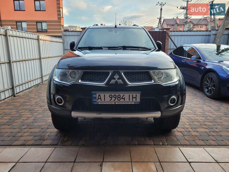2010 mitsubishi pajero sport