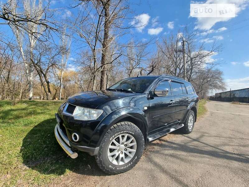 2010 mitsubishi pajero sport