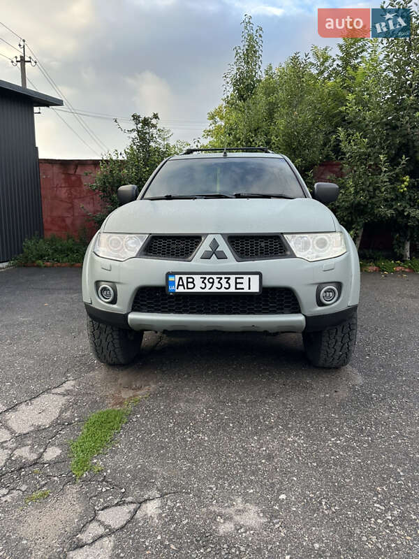 2010 mitsubishi pajero sport