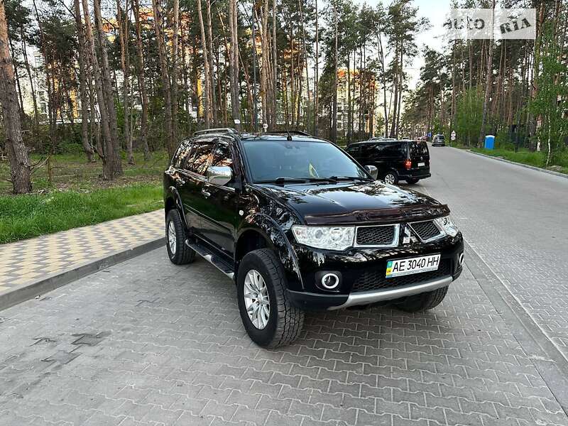 2010 mitsubishi pajero sport