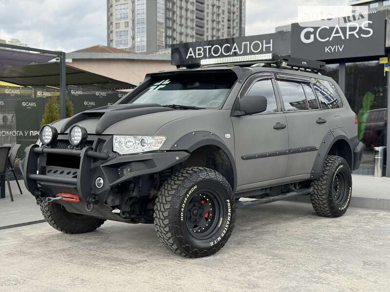 2010 mitsubishi pajero