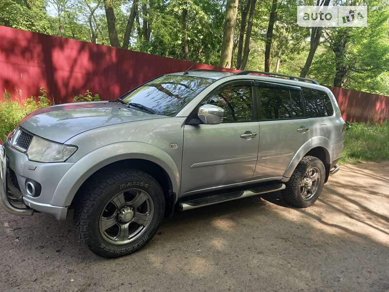 2010 mitsubishi pajero sport