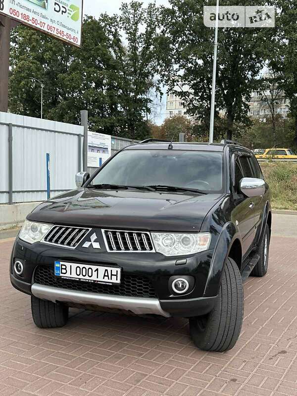 2010 mitsubishi pajero sport