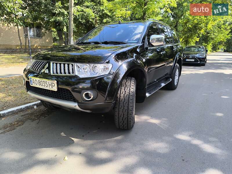 2010 mitsubishi pajero sport