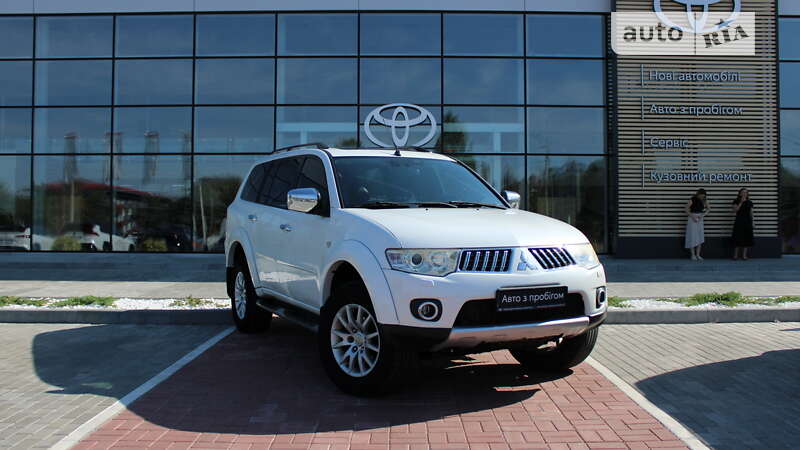 2011 mitsubishi pajero sport
