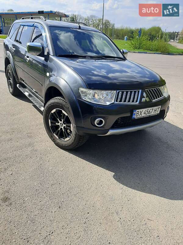 2011 mitsubishi pajero sport
