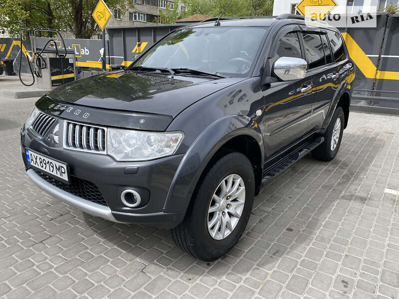 2010 mitsubishi pajero sport