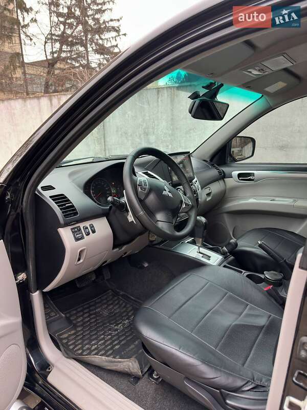 2011 mitsubishi pajero sport