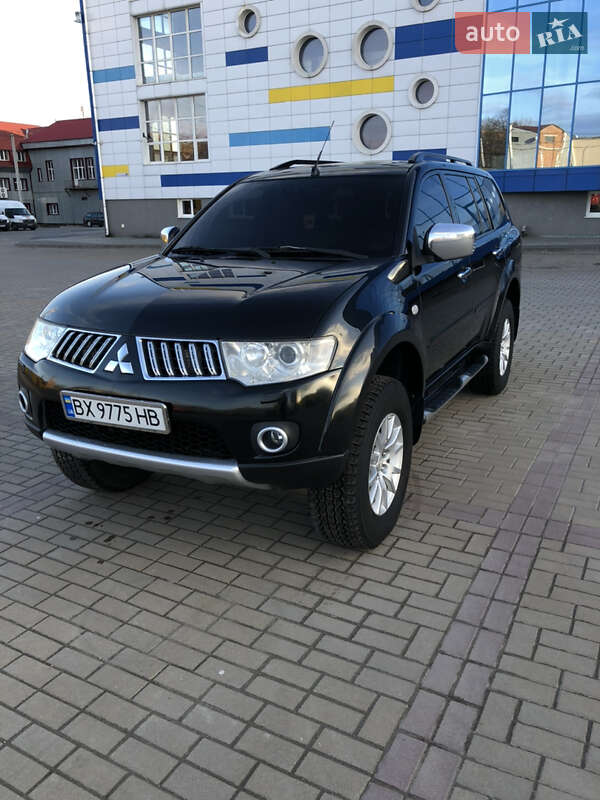 2011 mitsubishi pajero sport