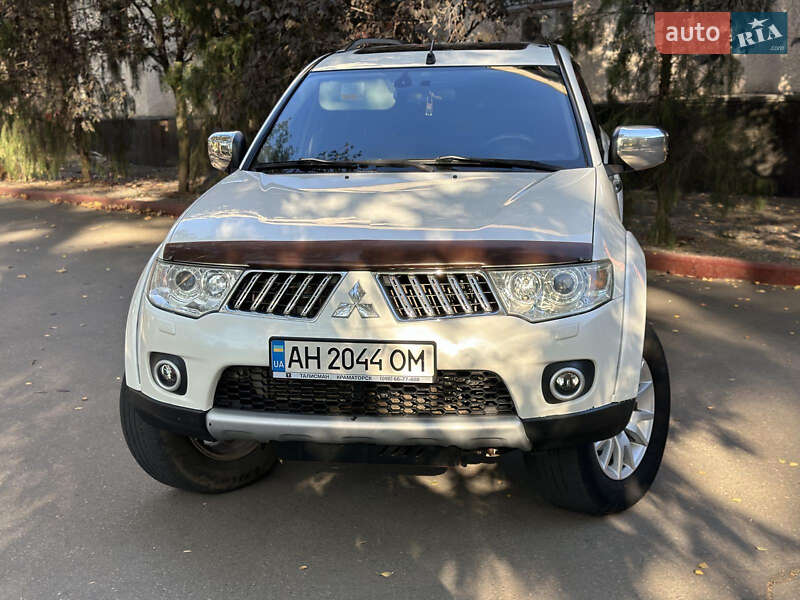 2011 mitsubishi pajero
