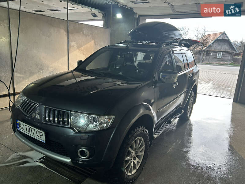 2011 mitsubishi pajero sport