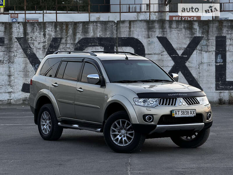 2011 mitsubishi pajero sport