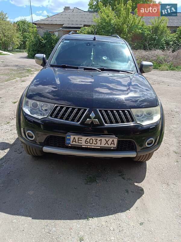 2011 mitsubishi pajero sport