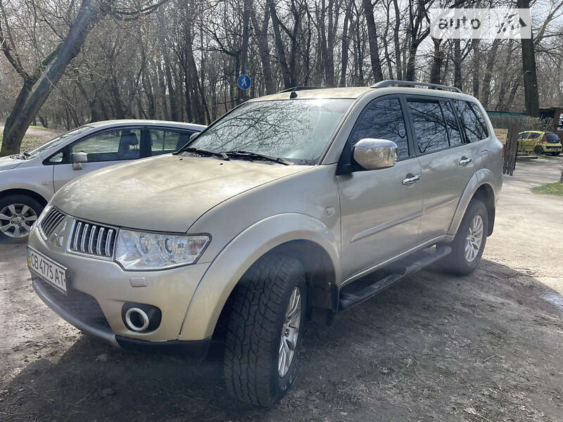 2011 mitsubishi pajero sport