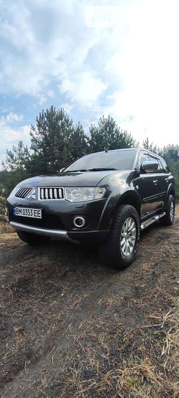2011 mitsubishi pajero sport