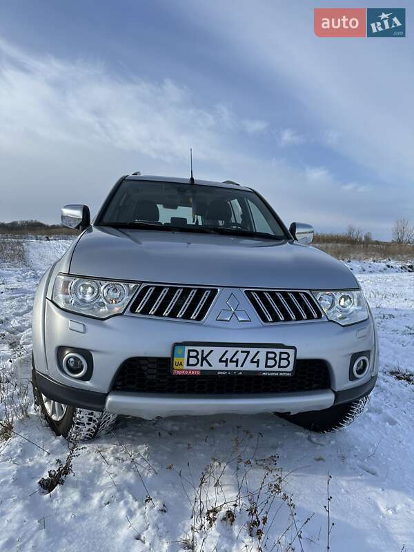2011 mitsubishi pajero sport