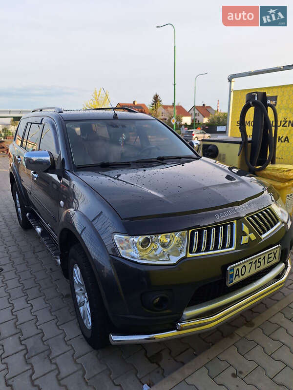 2011 mitsubishi pajero-sport