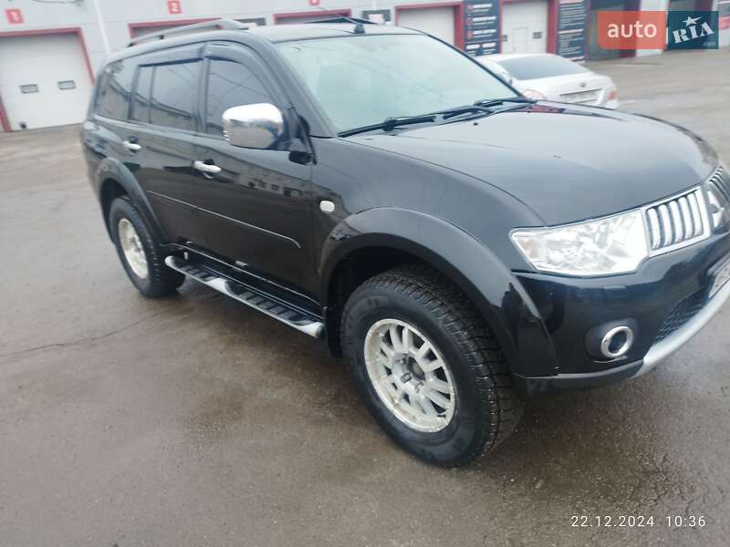 2011 mitsubishi pajero sport