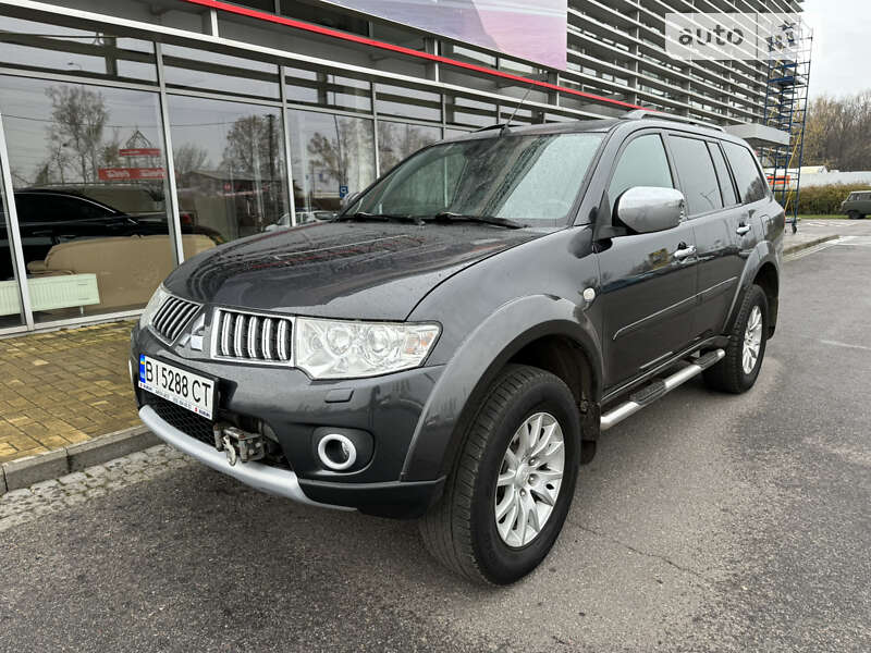 2011 mitsubishi pajero