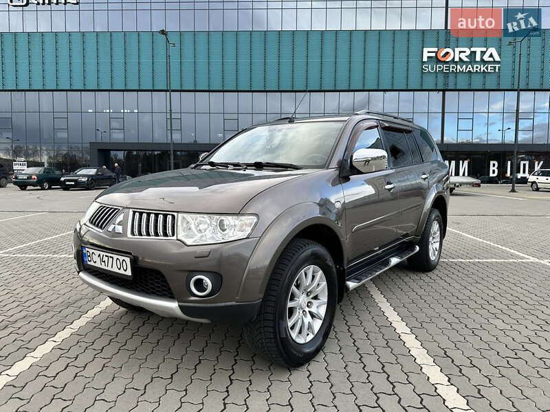 2011 mitsubishi pajero