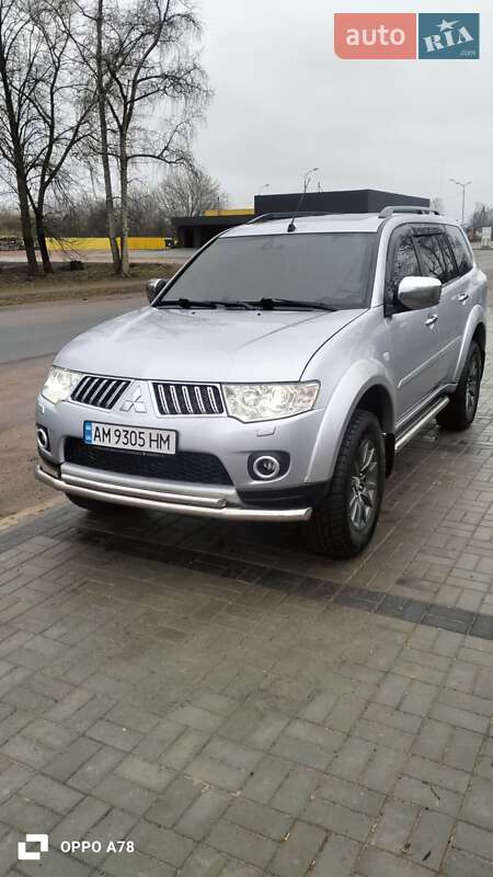 2011 mitsubishi pajero sport