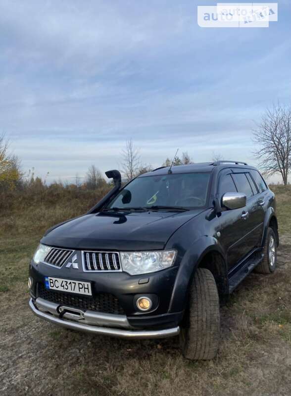 2012 mitsubishi pajero sport