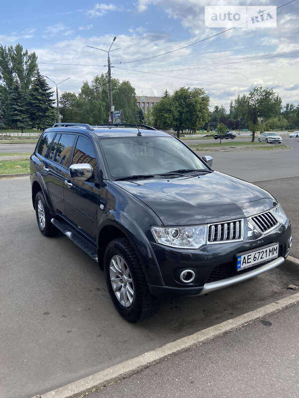 2012 mitsubishi pajero sport