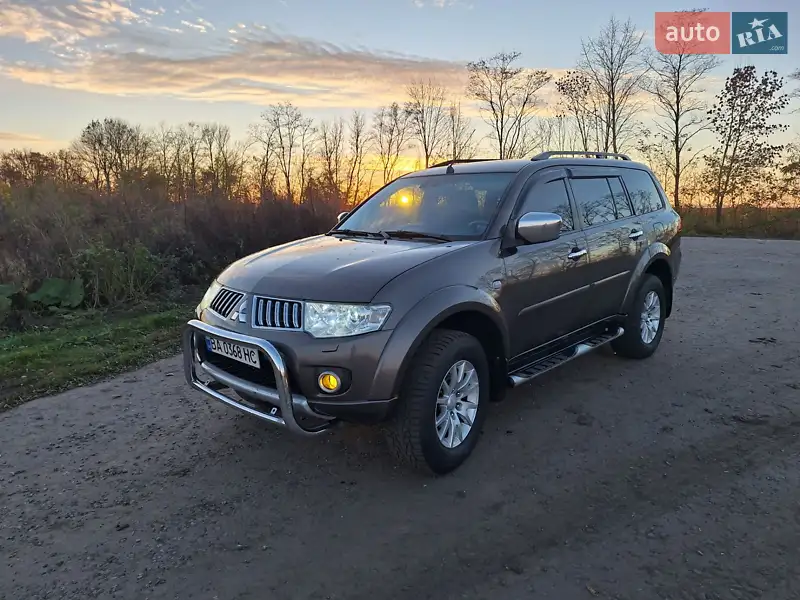 2012 mitsubishi pajero sport
