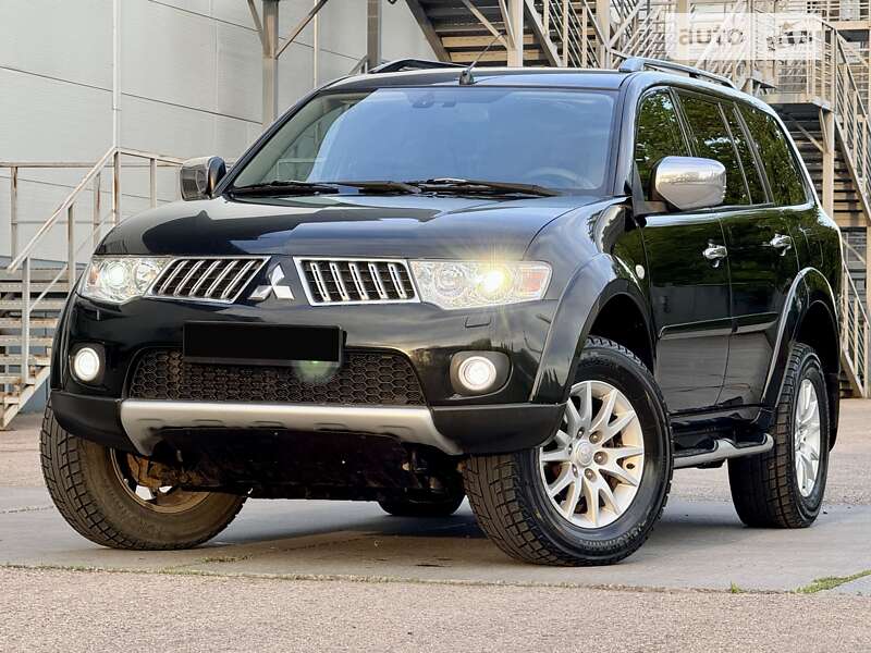 2012 mitsubishi pajero sport