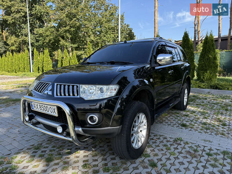 2012 mitsubishi pajero