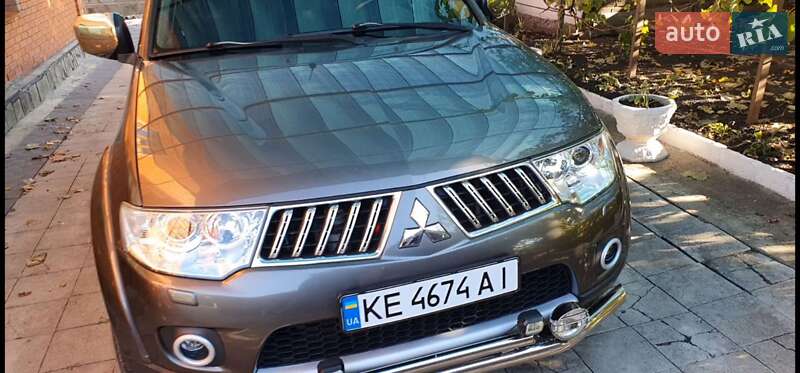2012 mitsubishi pajero sport