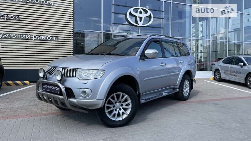 2012 mitsubishi pajero sport