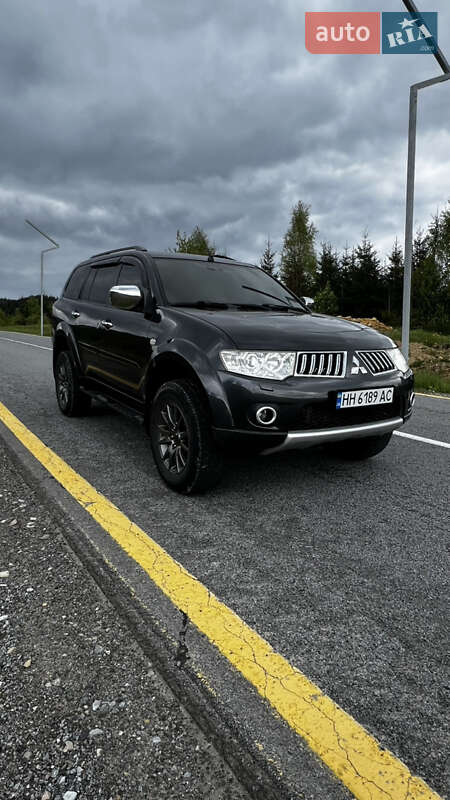 2012 mitsubishi pajero sport