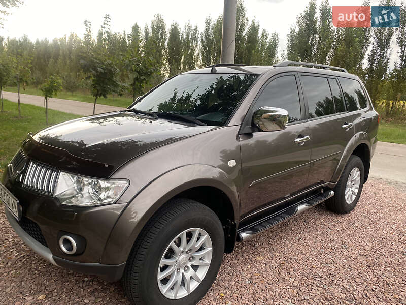 2012 mitsubishi pajero sport