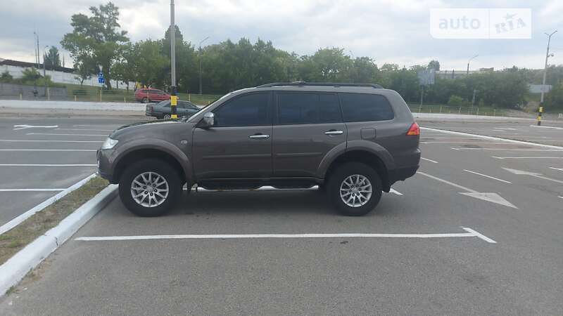 2012 mitsubishi pajero sport