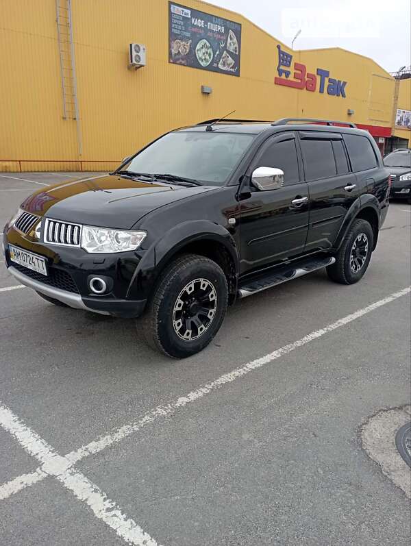 2012 mitsubishi pajero sport