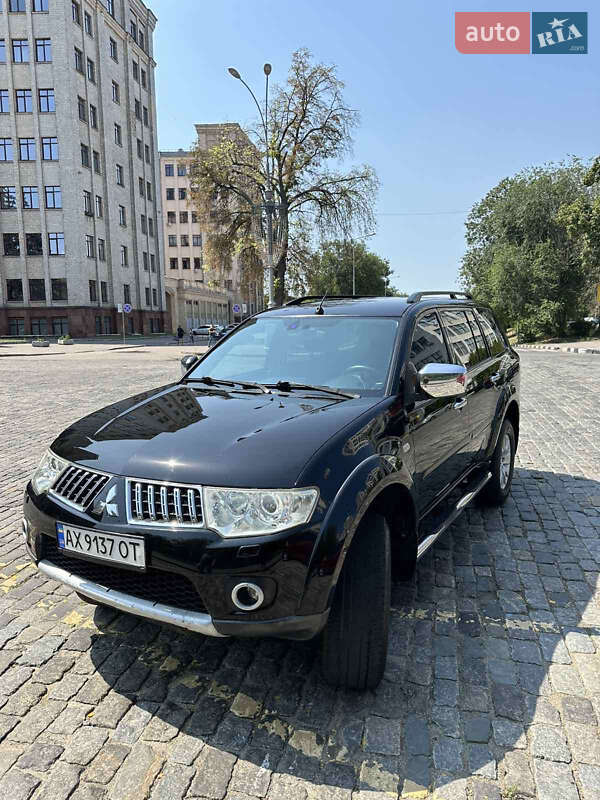 2012 mitsubishi pajero sport