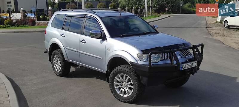 2012 mitsubishi pajero sport