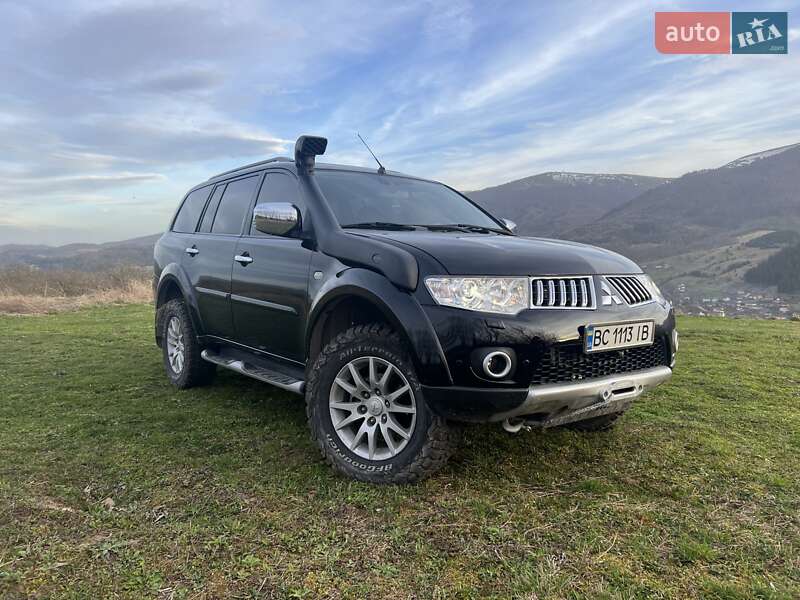 2012 mitsubishi pajero sport