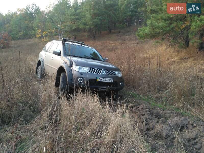 2012 mitsubishi pajero sport