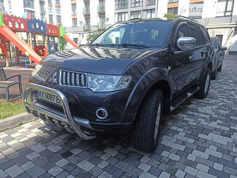2012 mitsubishi pajero sport