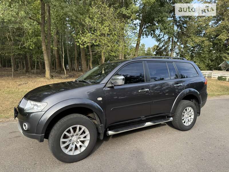 2012 mitsubishi pajero sport