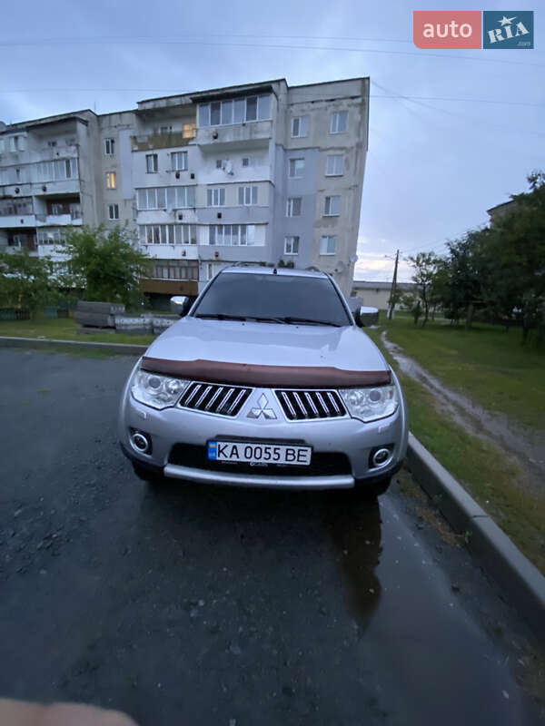 2012 mitsubishi pajero sport