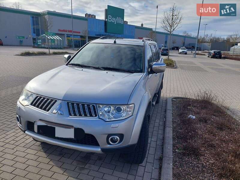 2013 mitsubishi pajero sport