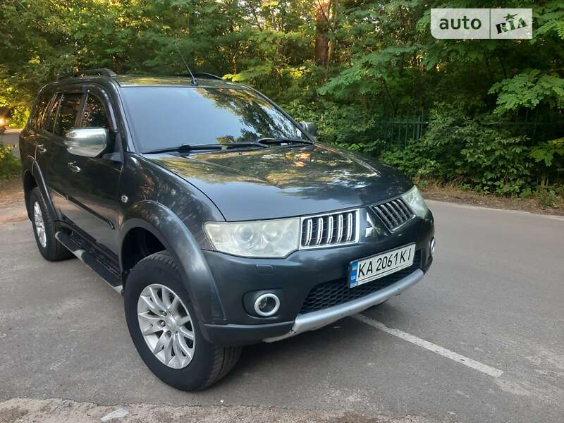 2013 mitsubishi pajero sport