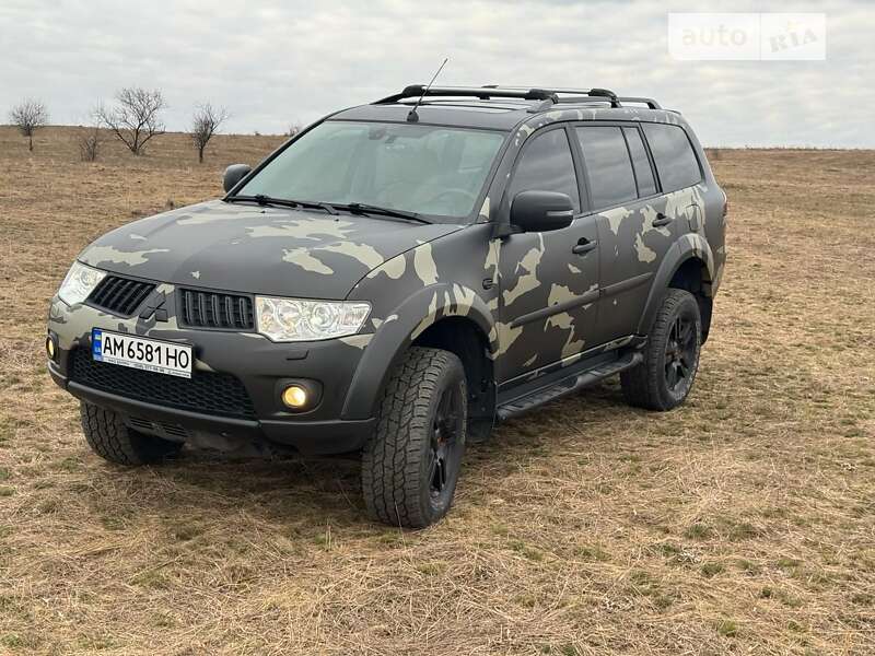 2013 mitsubishi pajero sport
